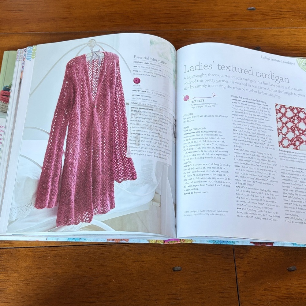 Crochet: The Complete Step-By-Step Guide, Essential Techniques By DK - Picture 8 of 12